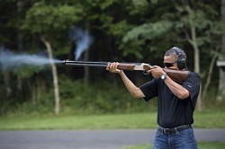 米大統領:射撃写真を公開 規制強化へ愛好家にアピール