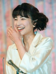 鈴木杏樹が亡き夫と無言の対面、気丈に対応も