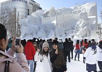 「白い伊勢神宮」に感動…さっぽろ雪まつり開幕