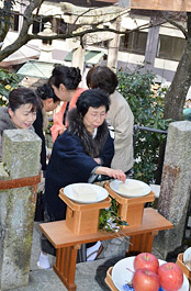 役目終えた針供養 伊奈波神社で岐阜和服裁縫業組合など