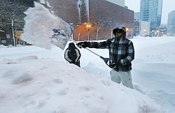 米猛吹雪:積雪７０センチ超 コネティカット中心部