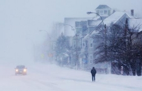 ６０万世帯で停電続く、死者６人に 米北東部の猛吹雪