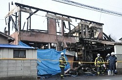 アパート火災:焼け跡から２遺体…群馬