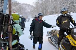 スノーモービルで入山、重体の男性死亡 北海道・天塩岳