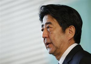 円安誘導を否定 首相、金融緩和策で