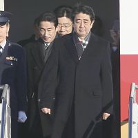 安倍首相がワシントンに到着、初の首脳会談へ