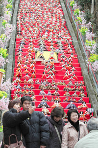 市の人口より多い２万５０００体 日本最大級「ビッグひな祭り」