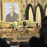 団十郎さん最後の別れ、坂田藤十郎さんら弔辞