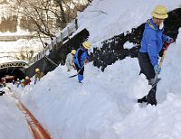 急斜面除雪し春の準備