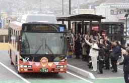 東日本大震災:ＪＲ大船渡線、希望乗せＢＲＴ発車 地元喜び「復興の起爆剤に」 ／岩手