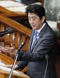 財政健全化へ立法検討 首相表明、20年度の黒字化明記