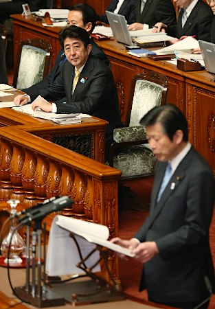 日韓首脳が電話会談、朴大統領「未来志向は歴史認識が重要」