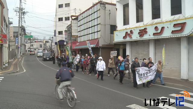 震災から2年 伊那で脱原発デモ