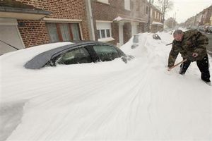 雪で欧州の交通大混乱 空港閉鎖、高速列車運休