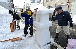 長野県北部地震２年で祈り 過疎の栄村 ３．１２、灯に誓う再興