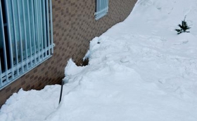 47NEWS ＞ 共同ニュース ＞ ３０時間不明の小５女児救助 札幌、雪と壁に挟まれる