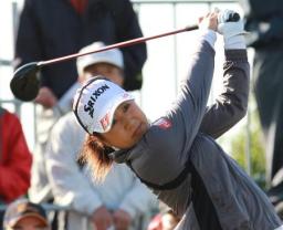 藤本が単独首位、さくらは３４位／国内女子