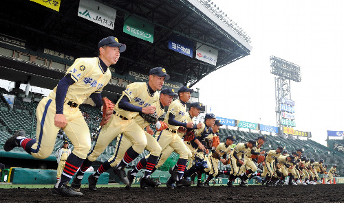 甲子園で守備練習 宇都宮商選手ら感触確かめる 栃木