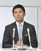 秋田市長選 立候補表明の寺田氏が民主離党