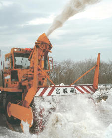 蔵王エコーライン:除雪作業始まる 大型連休前の開通目指し ／宮城