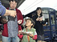 観光列車「おれんじ食堂」運行を開始