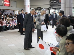 天皇、皇后両陛下:下田の須崎御用邸に 静養のため