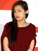 尾野真千子、半べそ状態！あまりの寒さに震える