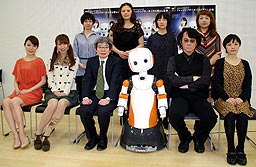 ロボット演劇「銀河鉄道の夜」稽古場公開－桜 稲垣早希さんも