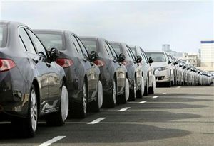 乗用車８社の国内生産、２月15％減 ６カ月連続減