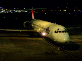 黒澤監督のデザインで話題 MD-90型機がラストフライト