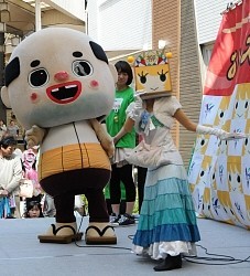 ゆるキャラ「やなな」お別れ 引退惜しみ全国から 岐阜