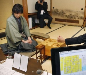 現役プロ棋士、コンピューターに初黒星／将棋