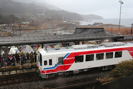 三陸鉄道の南リアス線が一部運行再開 来春全面再開へ