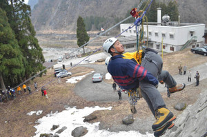 春山 安全に万全 山岳警備隊 訓練開始