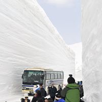 高さ１８ｍの雪の壁…立山黒部アルペンルート