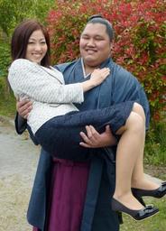 松鳳山が元保育士と結婚、同郷の新婦は妊娠３か月