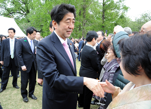 首相、葉桜に東北復興誓う