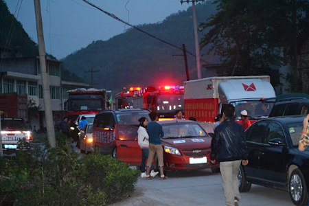 中国四川地震の死者160人超に、李首相が被災地入り