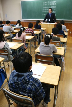 全国学力調査始まる ４年ぶり全員参加、２３０万人対象