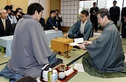 森内が２連勝＝将棋名人戦