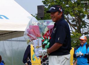 ジャンボ、前半終え単独首位／男子ゴルフ