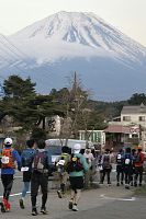 「世界へアピールいい機会」富士山麓、１６１キロ行く