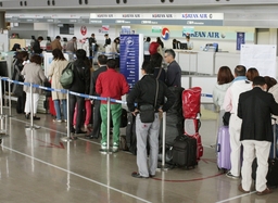 海外旅行客でにぎわう、新潟空港