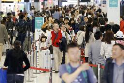 ＧＷ、さぁ海外へ 成田空港、４万４７００人が出国