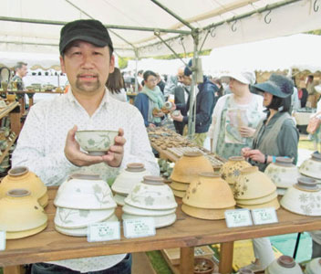 笠間で「陶炎祭ひまつり」開幕 陶器愛好家ら 過去最多の人出