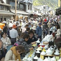 ＧＷ行楽晴れ晴れ、有田陶器市に２５万人