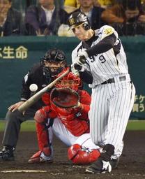 虎・新井良、今季本拠地初となる先制２ラン