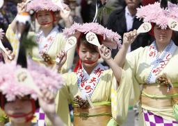 博多どんたく開幕、110万人が歓声 福島からも参加