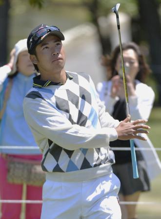 首位・松山、ツアー史上初新人２週連続Ｖへ前半６打差