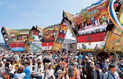 でか山３台集結 七尾・青柏祭